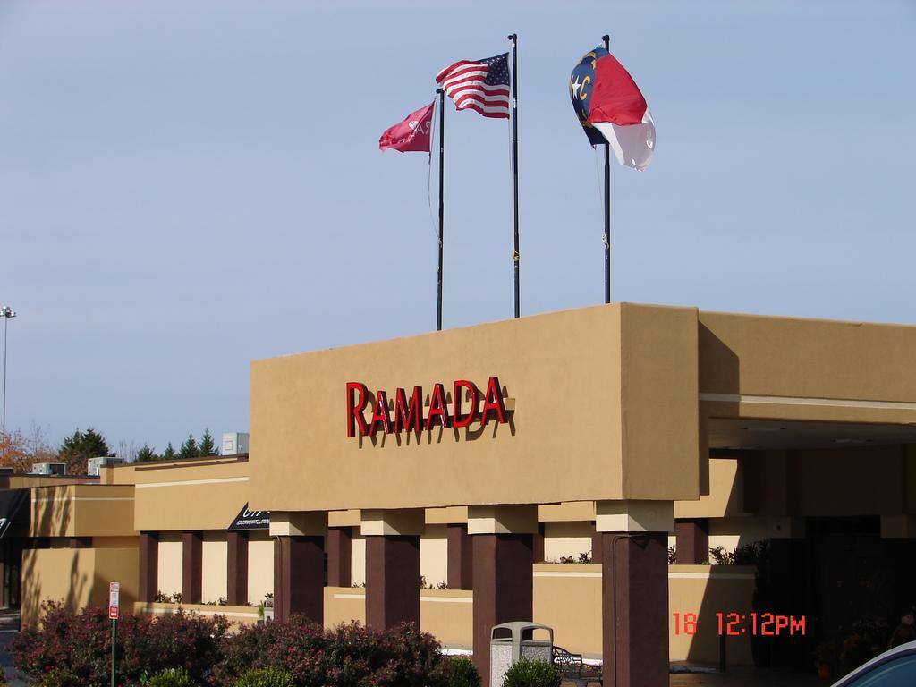 Ramada Plaza By Wyndham Charlotte South End Airport Hotel Bagian luar foto